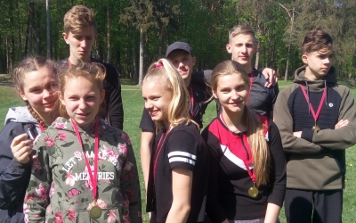 Sėkmingas startas kroso estafečių varžybose